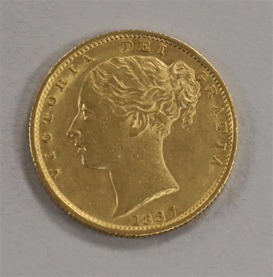 A Victoria gold sovereign, 1887, Sidney mint, 7.95g